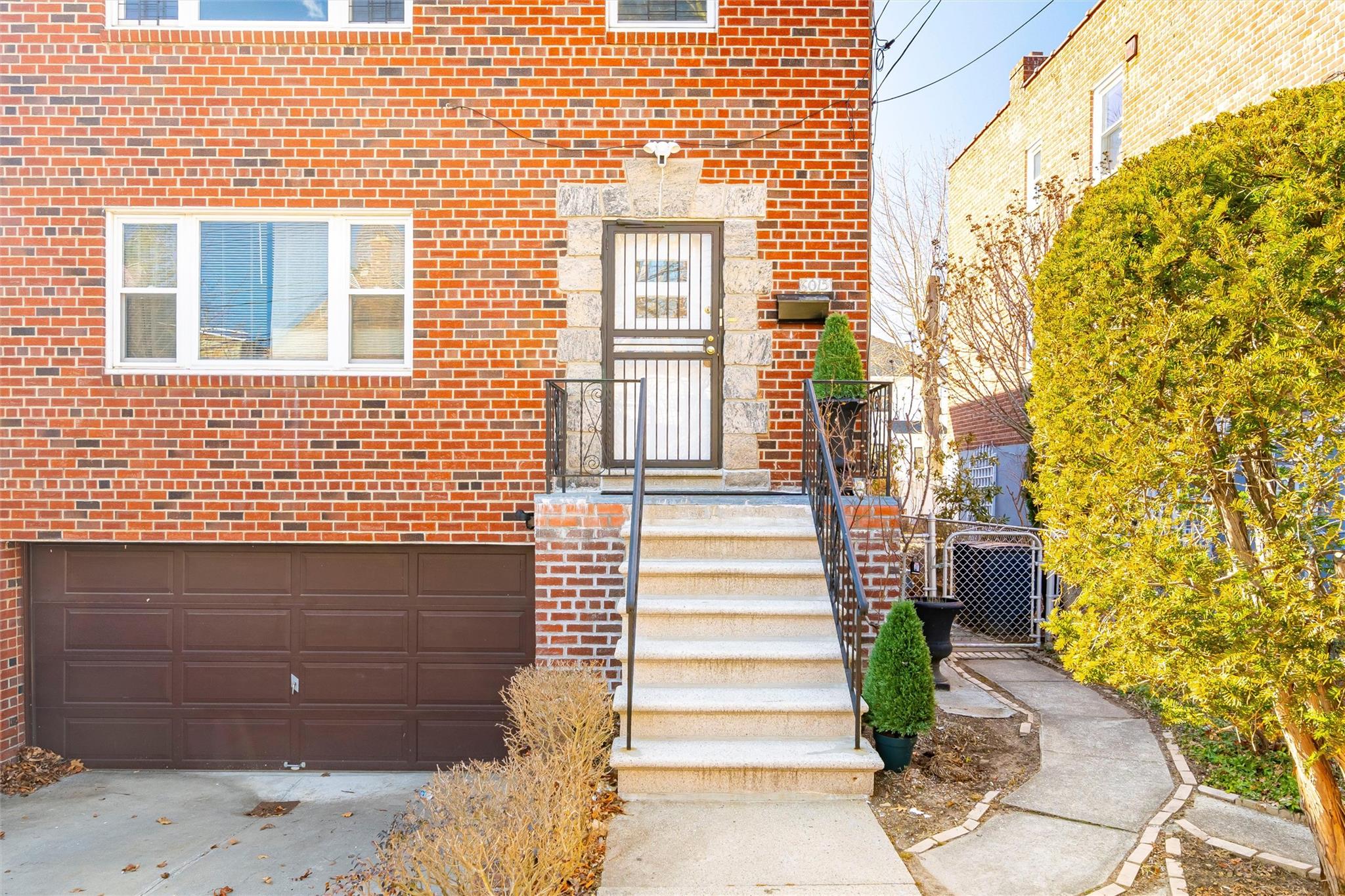 Rental Property at Fieldston Road Top Floor, Bronx, New York - Bedrooms: 3 
Bathrooms: 2  - $3,600 MO.