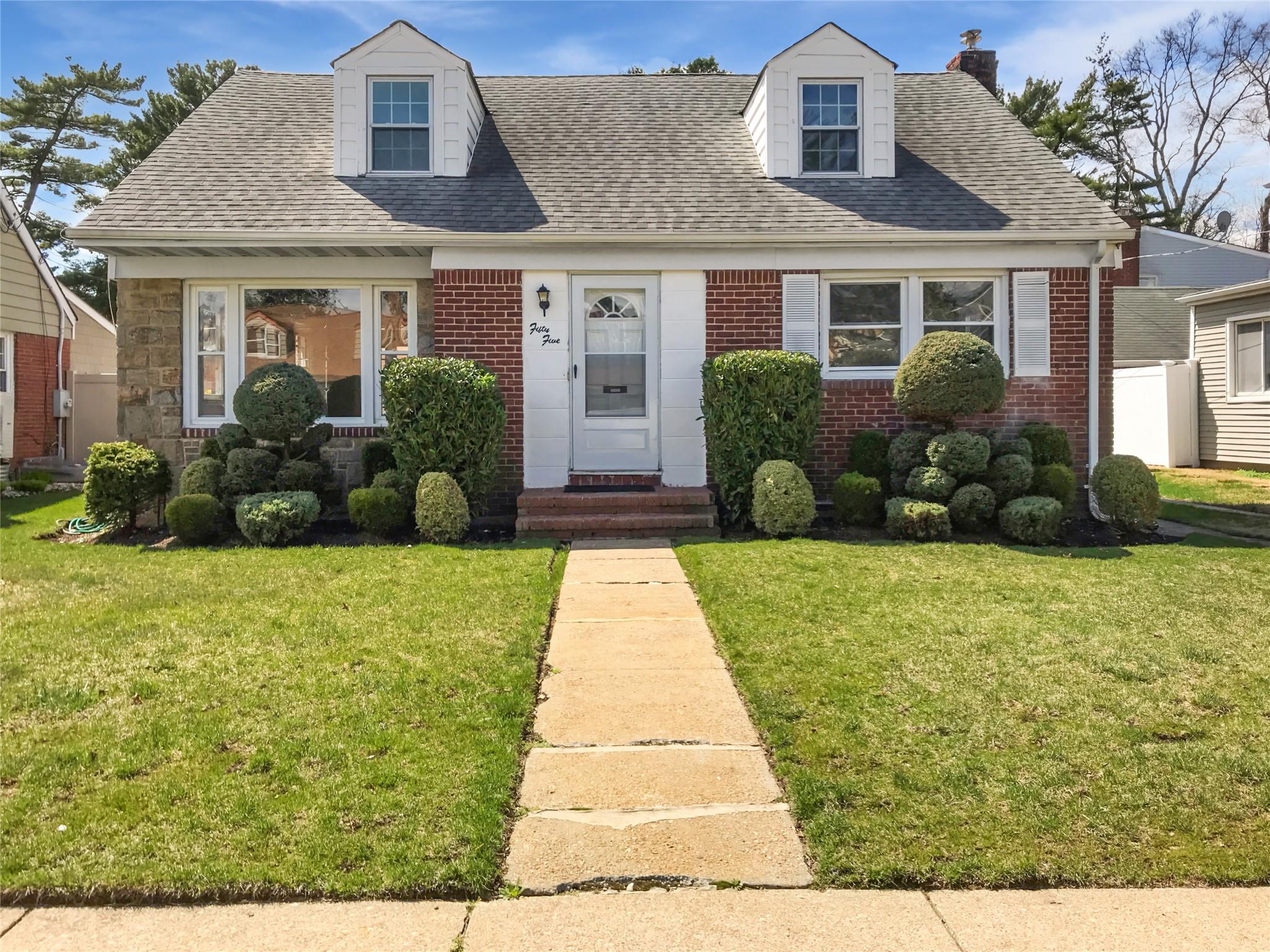 55 Martin Avenue, Hempstead, New York image 1