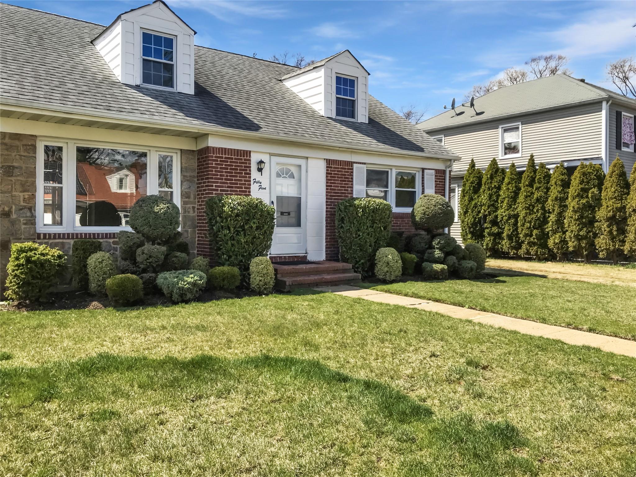 55 Martin Avenue, Hempstead, New York image 9