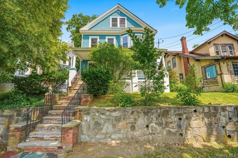 Photo of 65 N Clinton Street, Poughkeepsie, NY 12601 (MLS # 1010463)