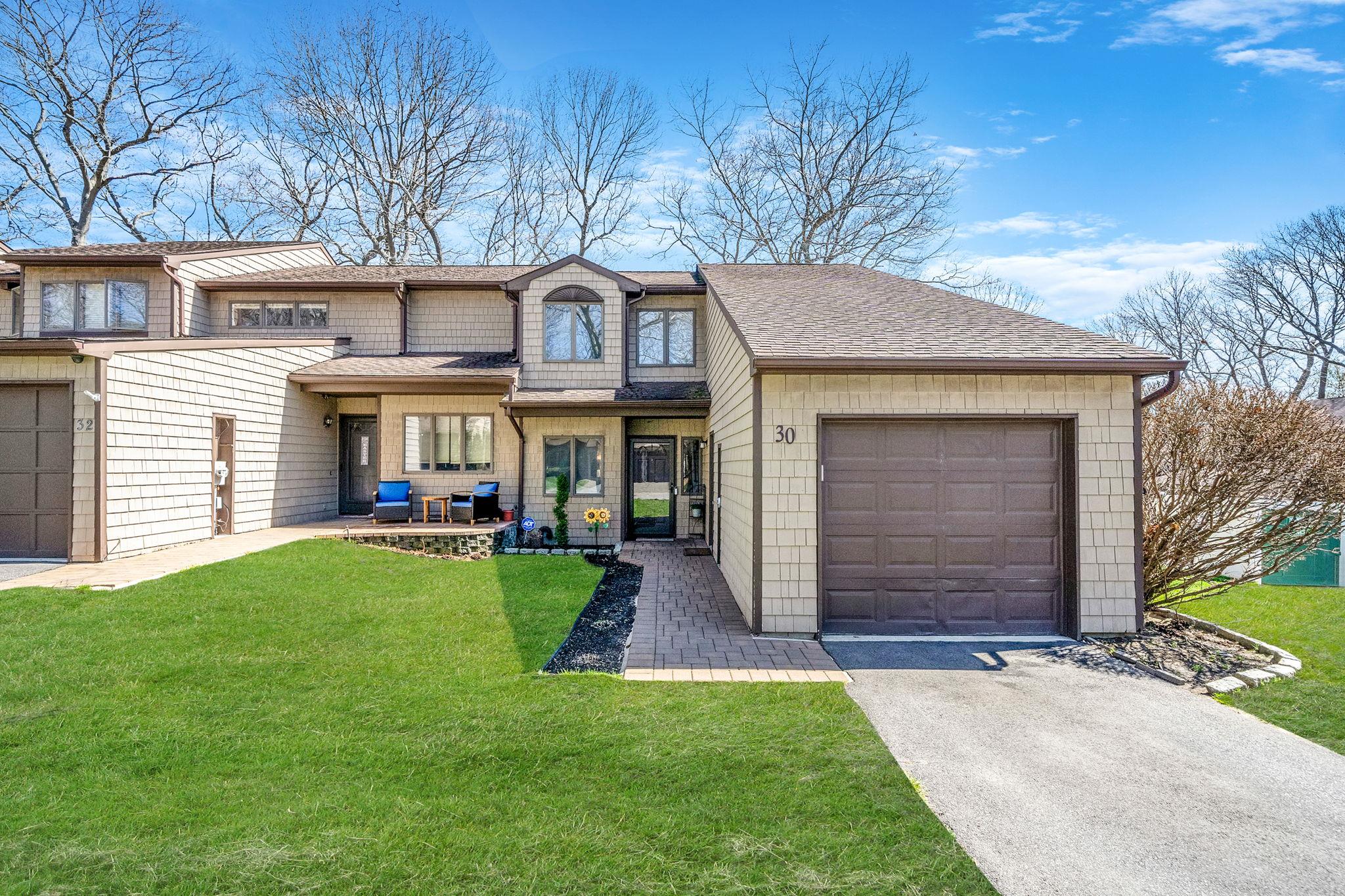 30 Jeremy Circle, Nesconset, New York image 1