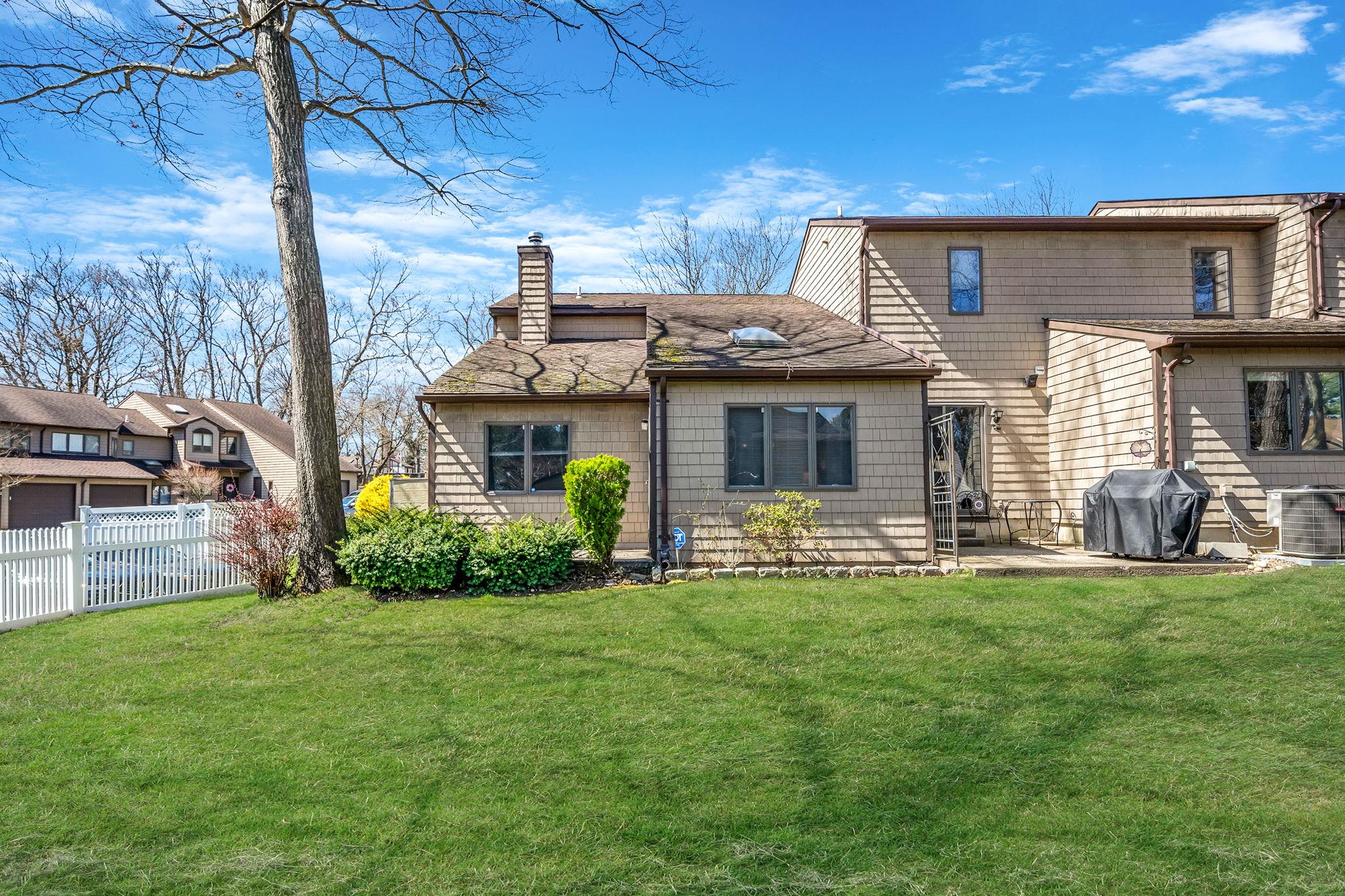 30 Jeremy Circle, Nesconset, New York image 5