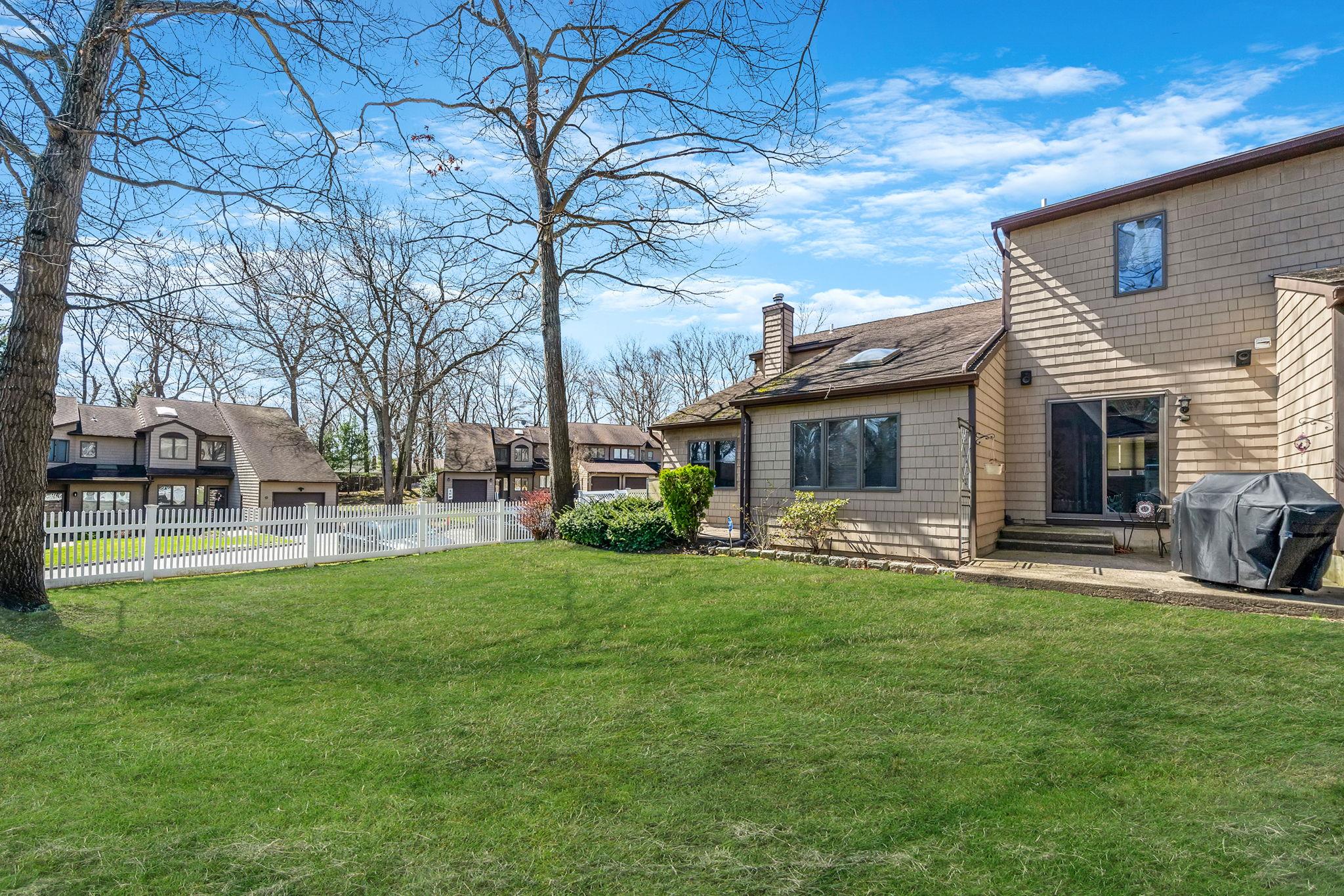 30 Jeremy Circle, Nesconset, New York image 6