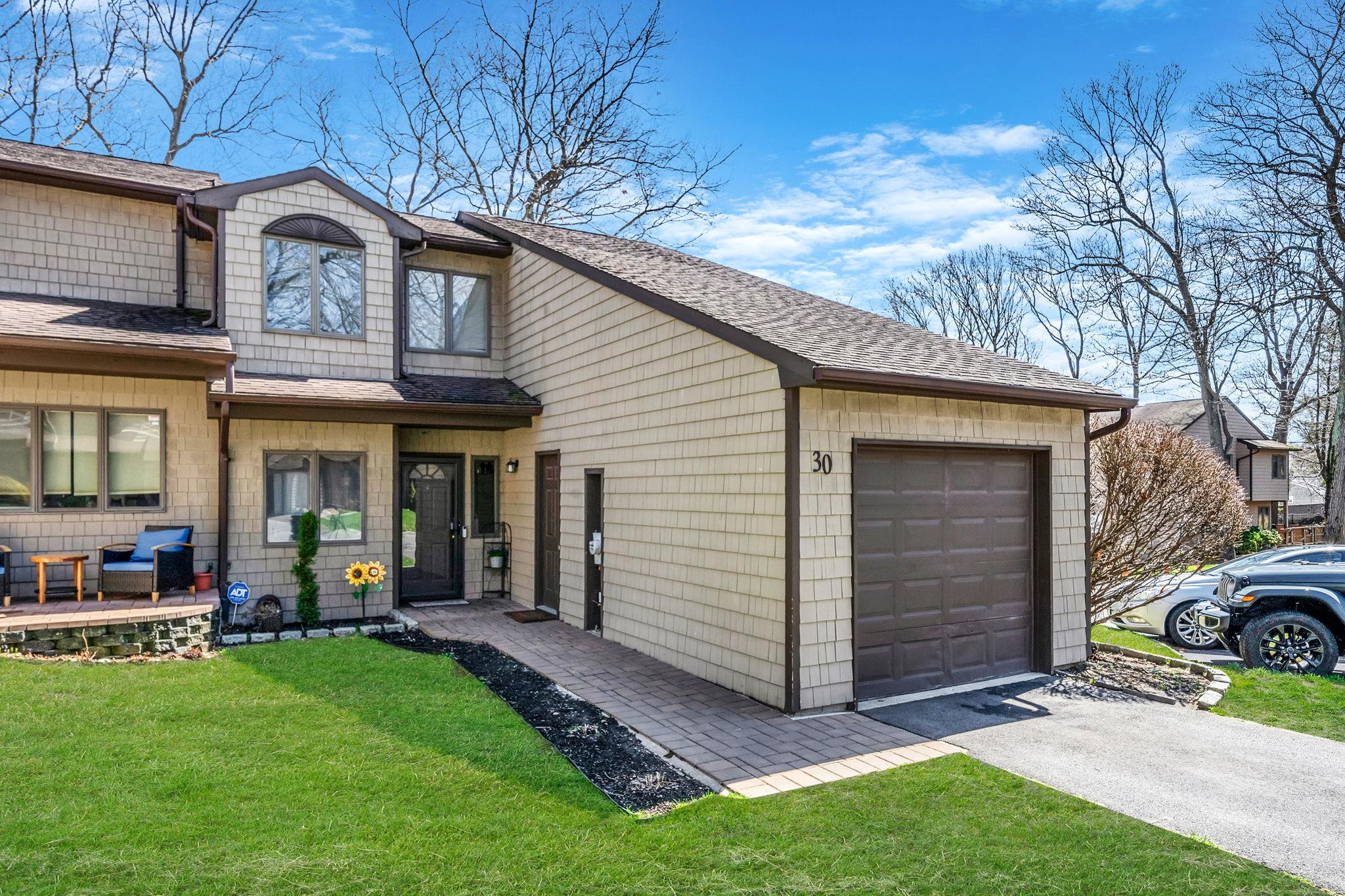 30 Jeremy Circle, Nesconset, New York image 2