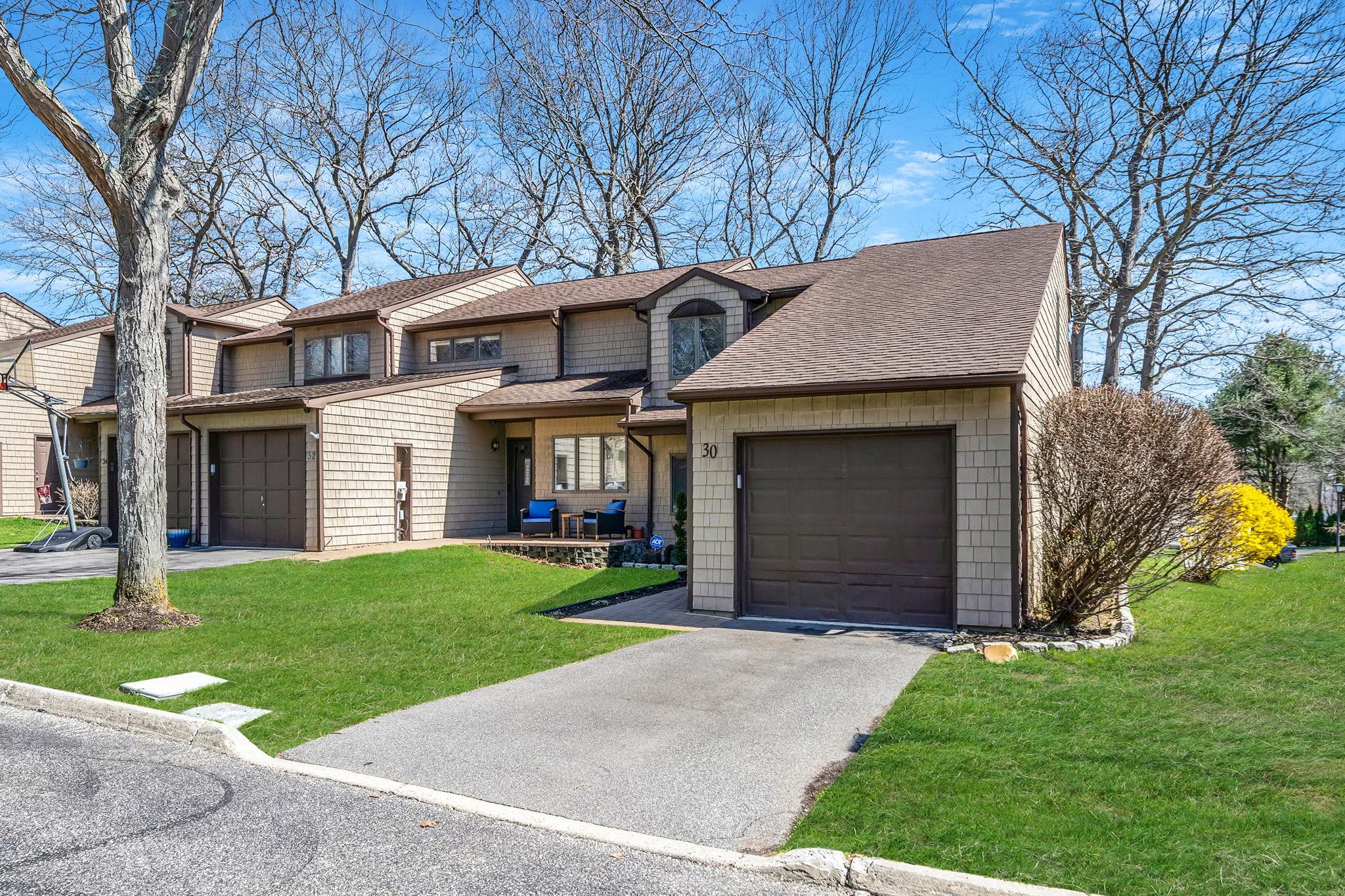 30 Jeremy Circle, Nesconset, New York image 3