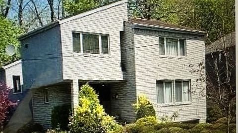 17 Wooleys Lane Great Neck NY 11023