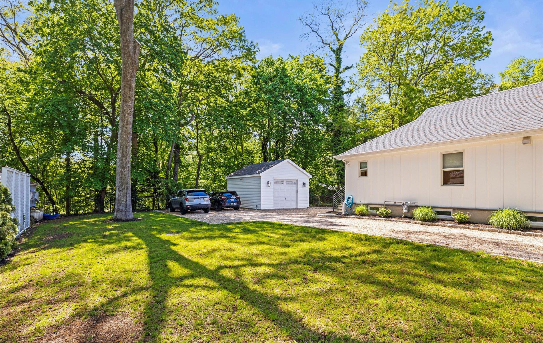 650 Washington Drive, Centerport, New York image 28
