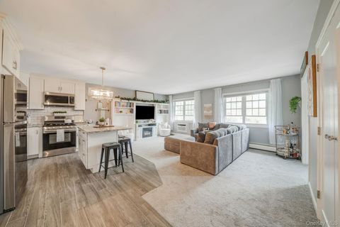 Photo of 460 Old Town Road #14L, Port Jefferson Station, NY 11776 (MLS # 998874)