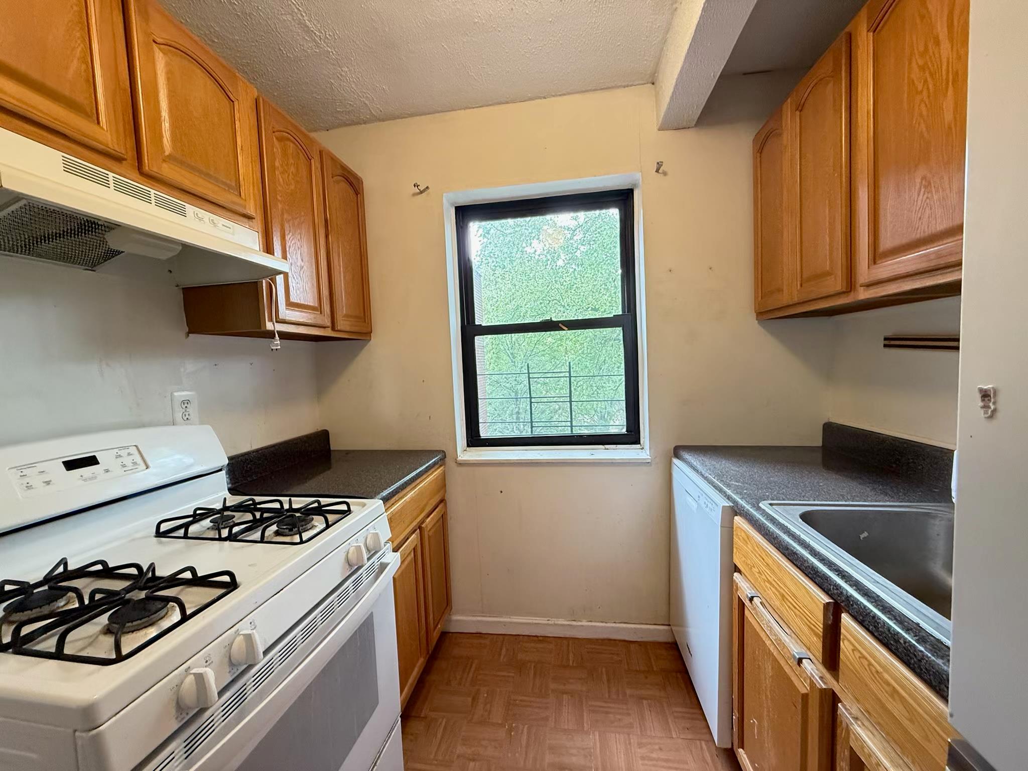 Property for Sale at 215th Place Pl 3A, Bayside, Queens, NY - Bedrooms: 2 
Bathrooms: 1 
Rooms: 5  - $330,000