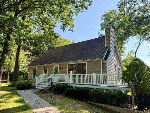 Photo of 19 Farmstead Road, New Windsor, NY 12553 (MLS # 1027849)