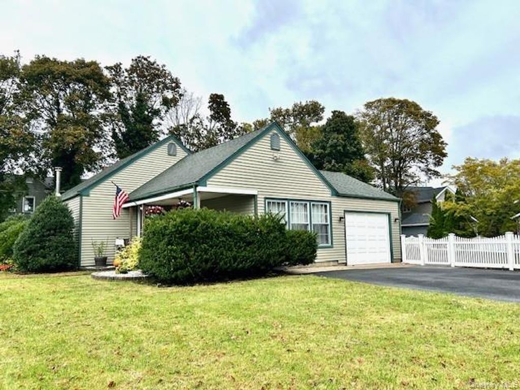 Photo of 339 S Ocean Avenue, Patchogue, NY 11772 (MLS # 922729)