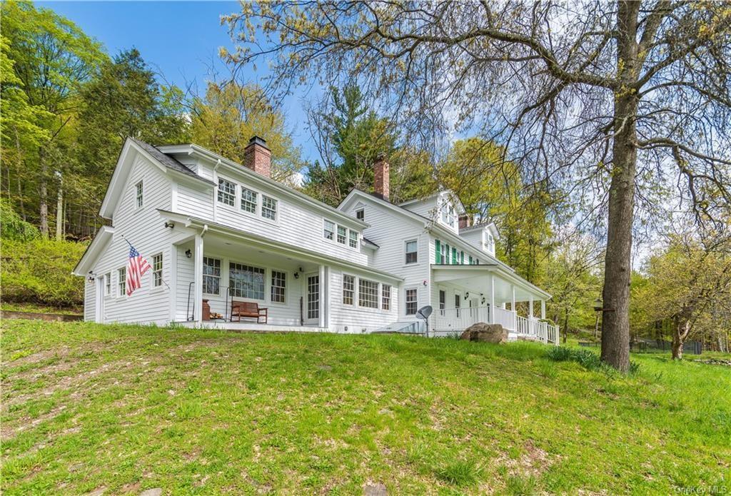 Mountain Road, Middletown, New York - 6 Bedrooms  
4 Bathrooms  
14 Rooms - 