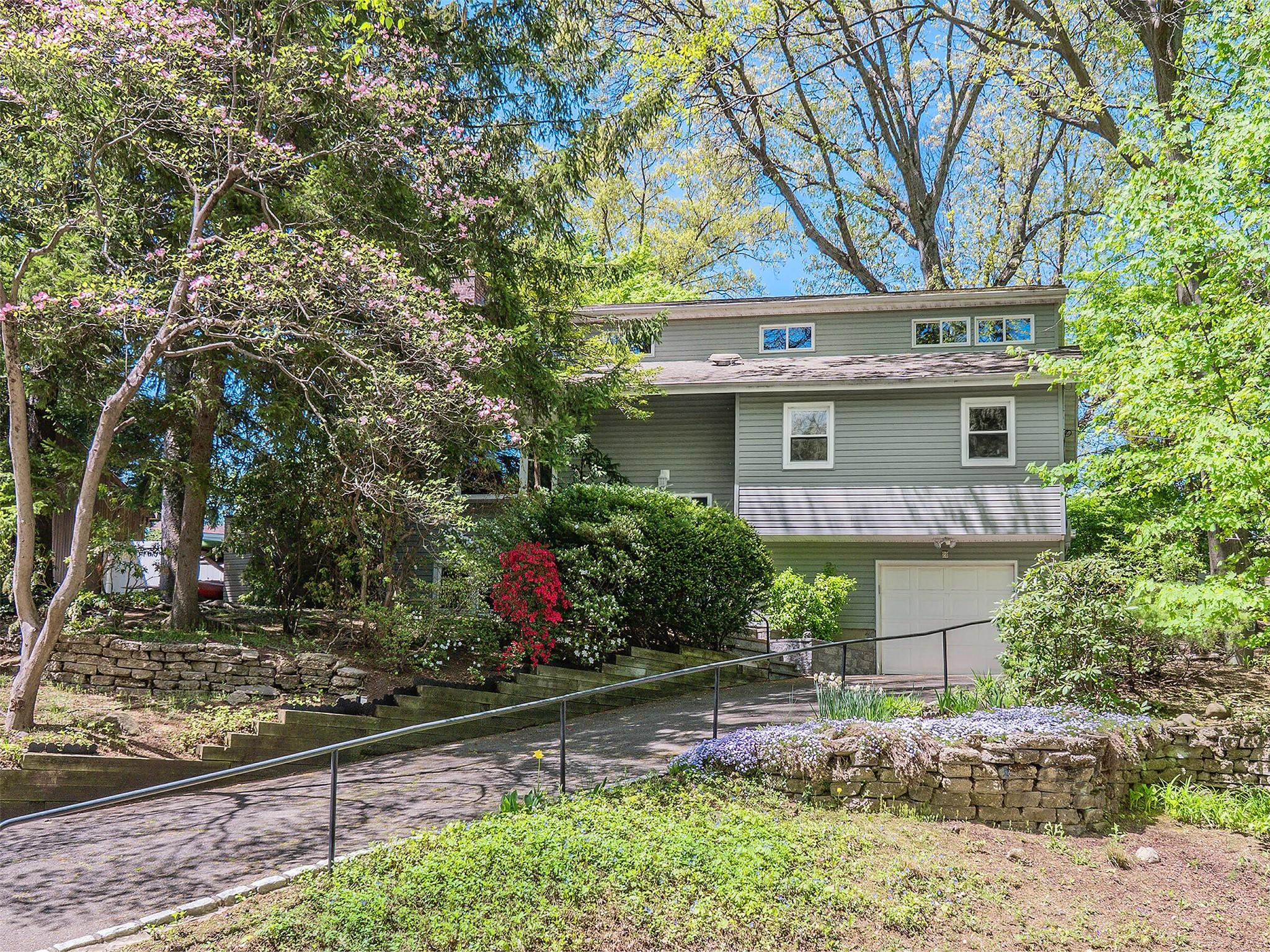 28 Pepperday Avenue, Port Washington, New York image 1