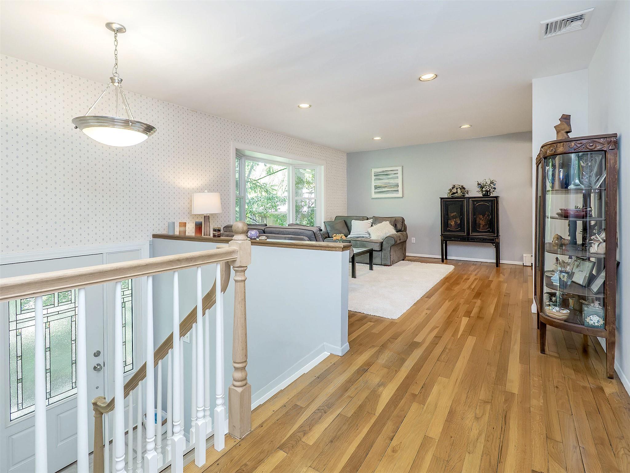 28 Pepperday Avenue, Port Washington, New York image 4