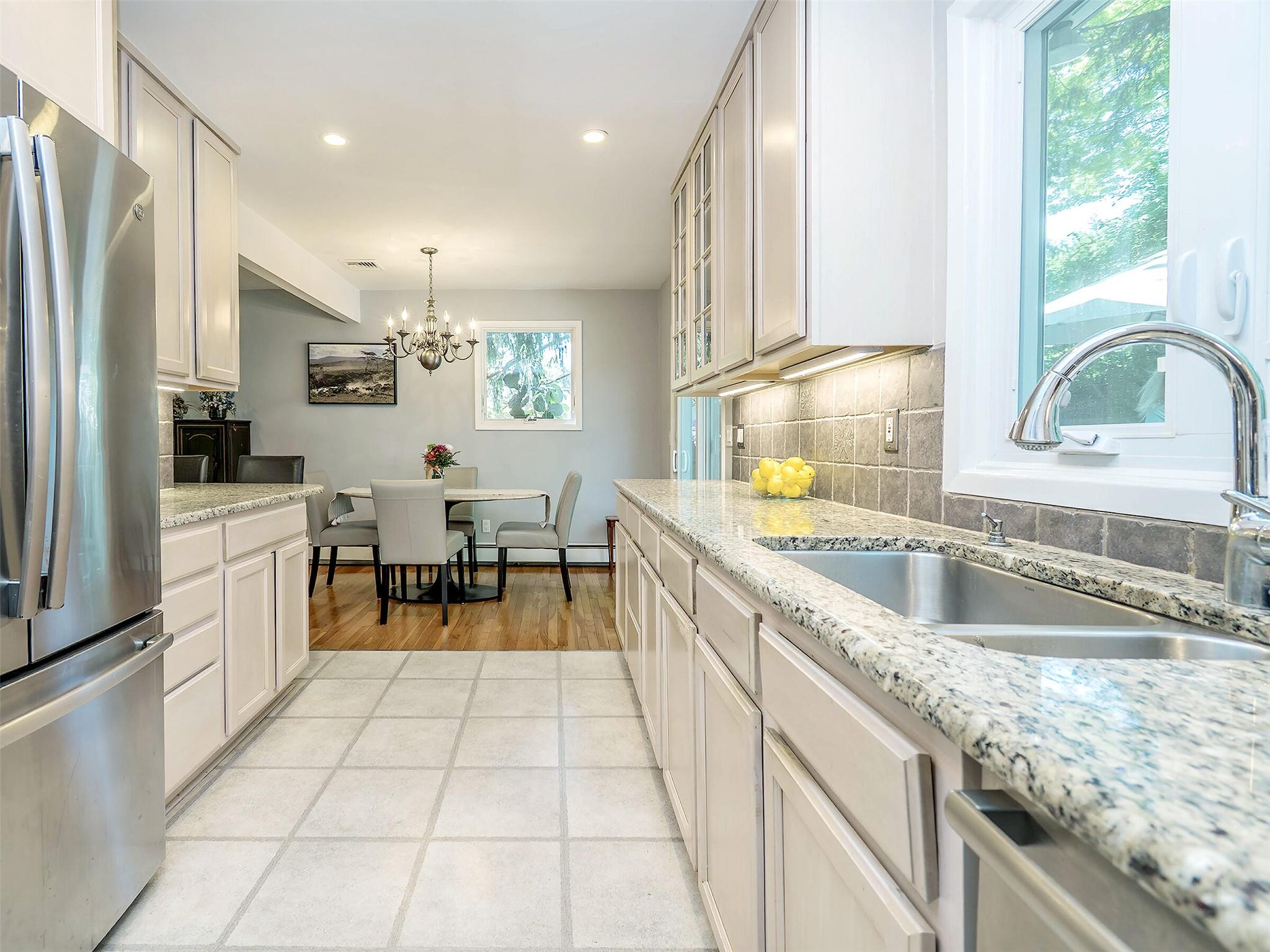 28 Pepperday Avenue, Port Washington, New York image 12