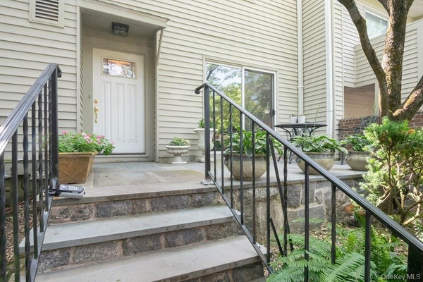 8 WATERSIDE CLOSE, EASTCHESTER, NY 10709 - Image dba5ec5fe3bda4db64a1fdb9bf05224f/1250151071