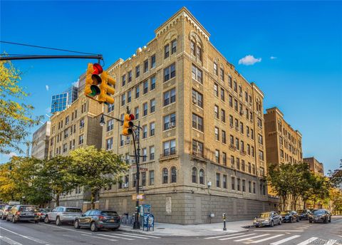 Photo of 1100 Grand Concourse #5H, Bronx, NY 10456 (MLS # 927965) Photo of 1100 Grand Concourse #5H, Bronx, NY 10456 (MLS # 927965)