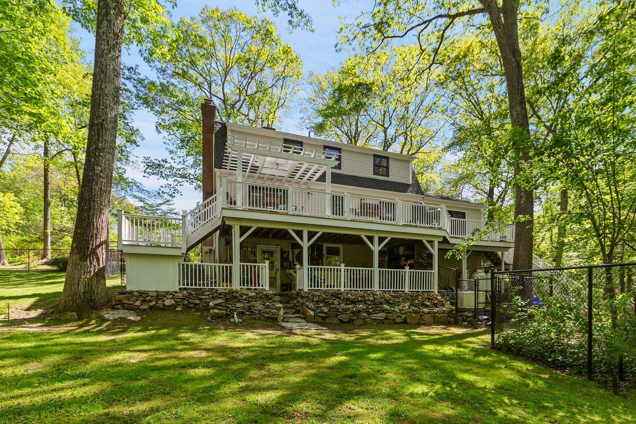 7 Laurie Lane, South Salem, New York image 1