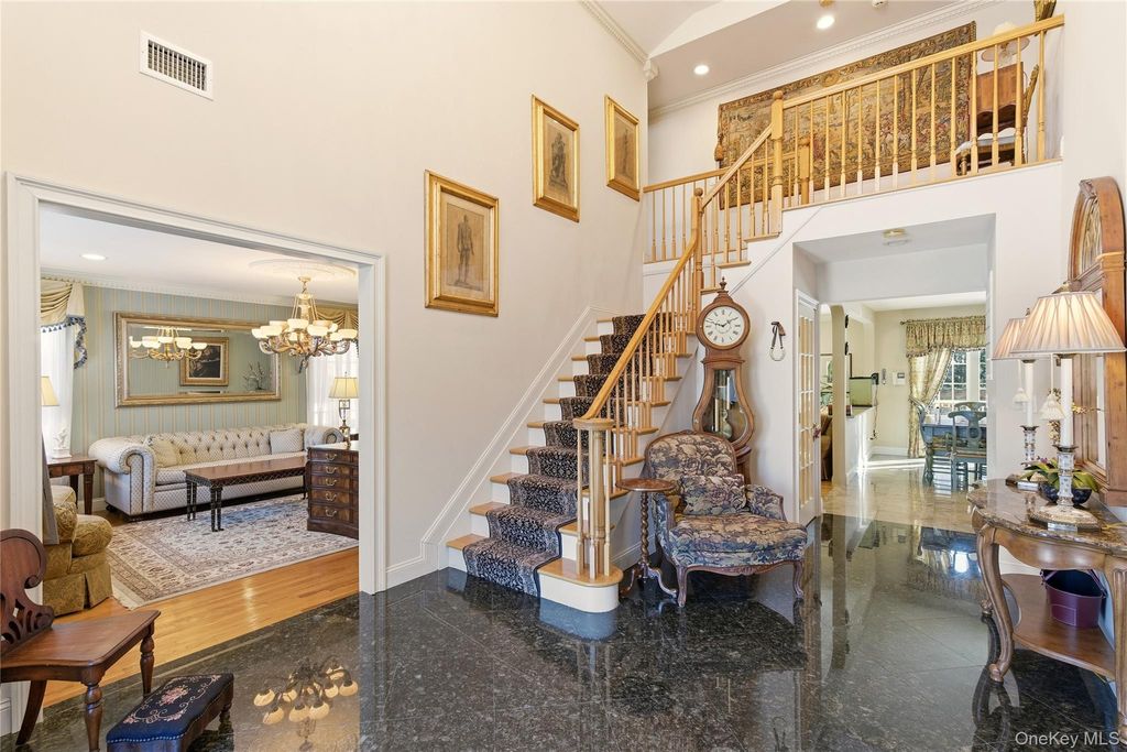 Photo of 4 Peachtree Lane, Roslyn, NY 11576 (MLS # 960397)