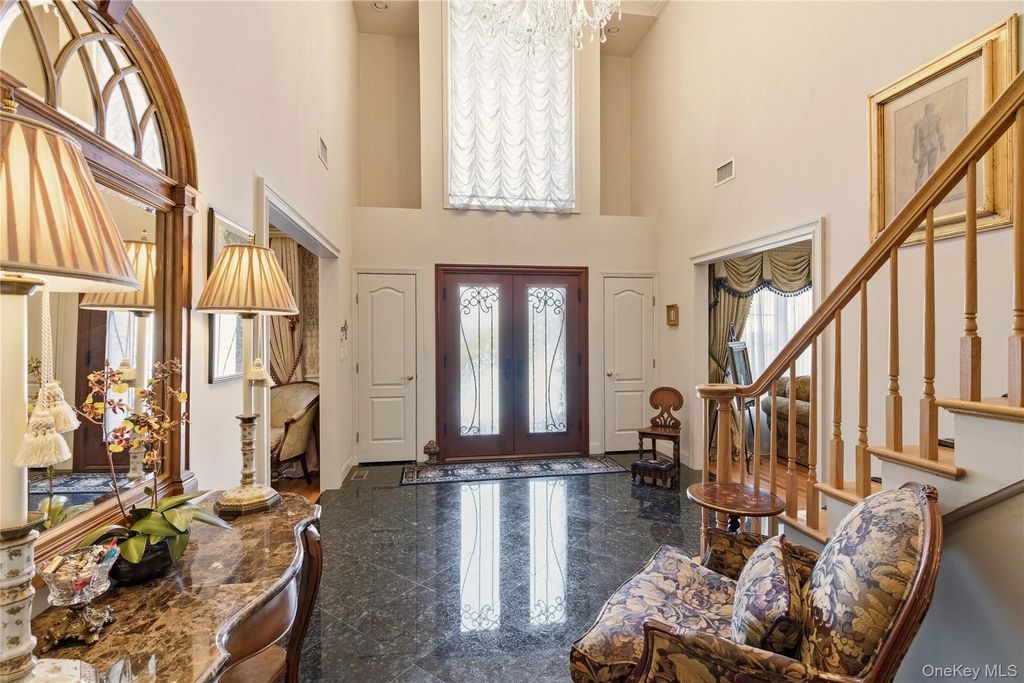 Photo of 4 Peachtree Lane, Roslyn, NY 11576 (MLS # 960397)