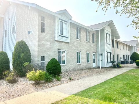 Homes For Sale - 33 Juniper Court #33<br/> Coram, NY 11727