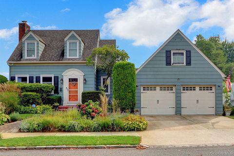 Photo of 102 Shinnecock Avenue, Massapequa, NY 11758 (MLS # 917130)