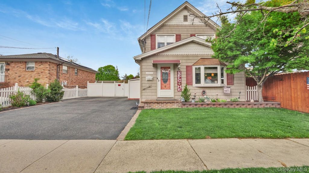 Photo of 93 Grant Avenue, Farmingdale, NY 11735 (MLS # 995161)