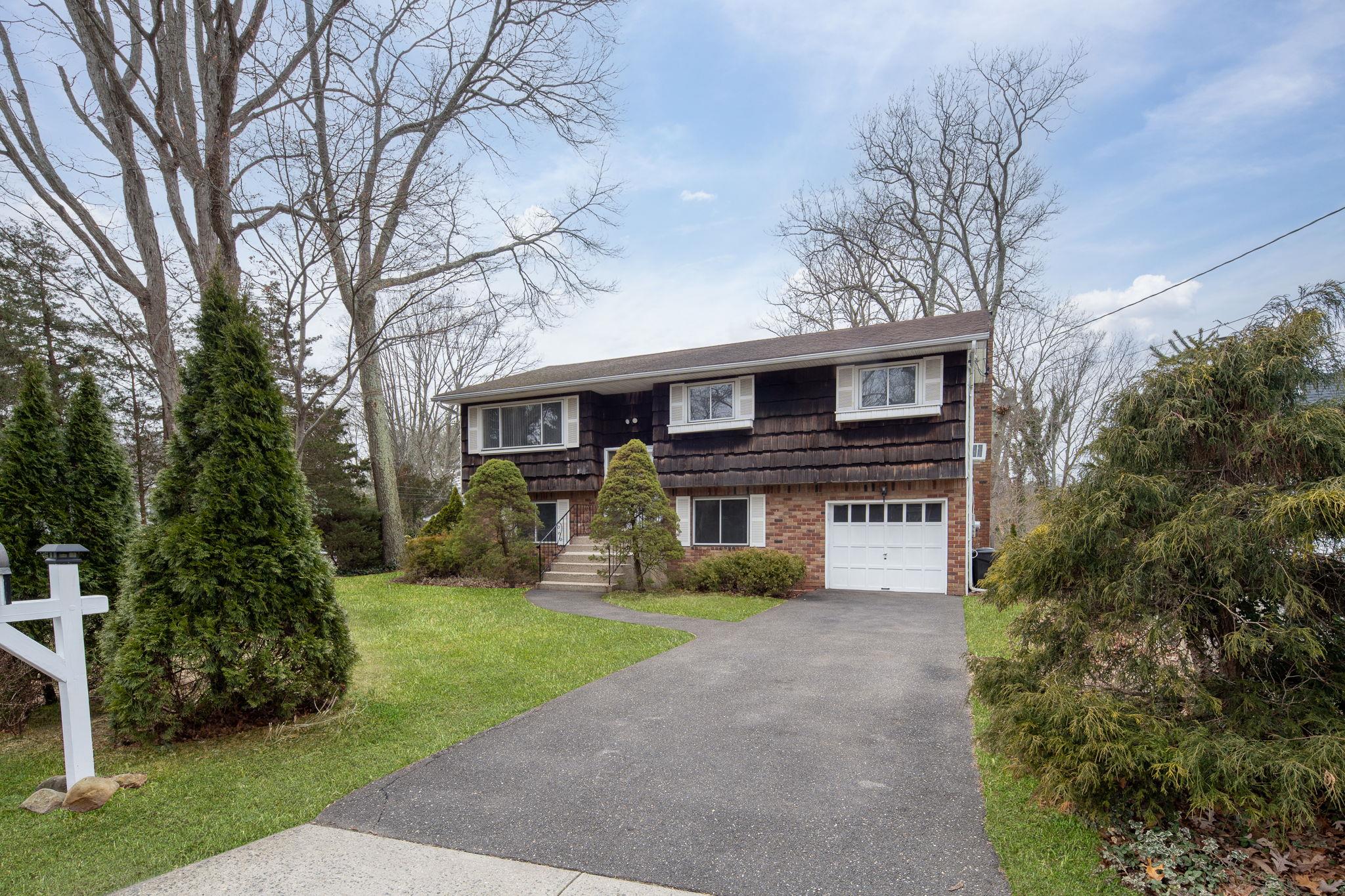 25A Winthrop Drive, Woodbury, New York image 2
