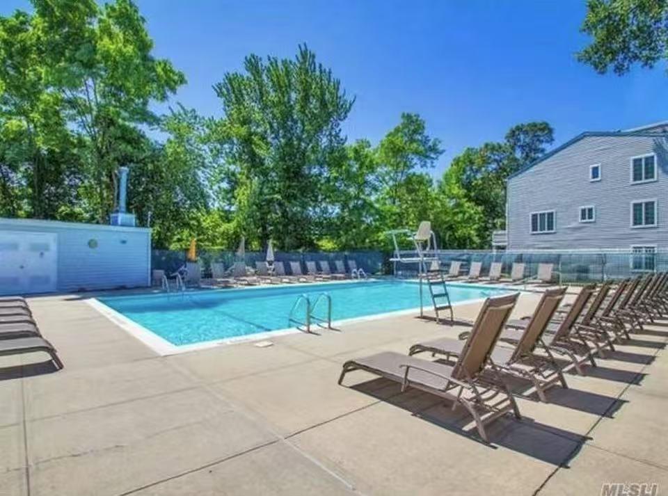 241-39B Oak Park Drive, Little Neck, New York image 22