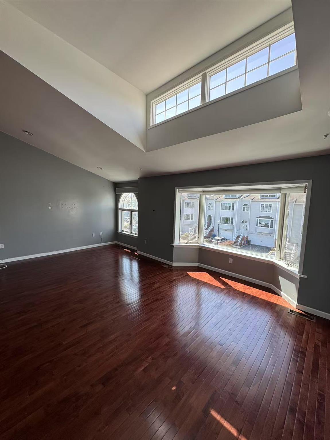 241-39B Oak Park Drive, Little Neck, New York image 2