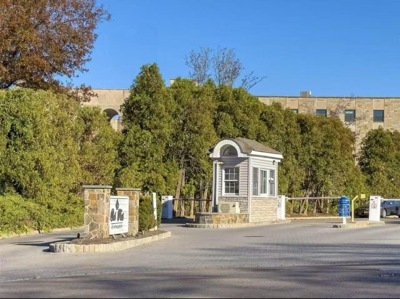 241-39B Oak Park Drive, Little Neck, New York image 1