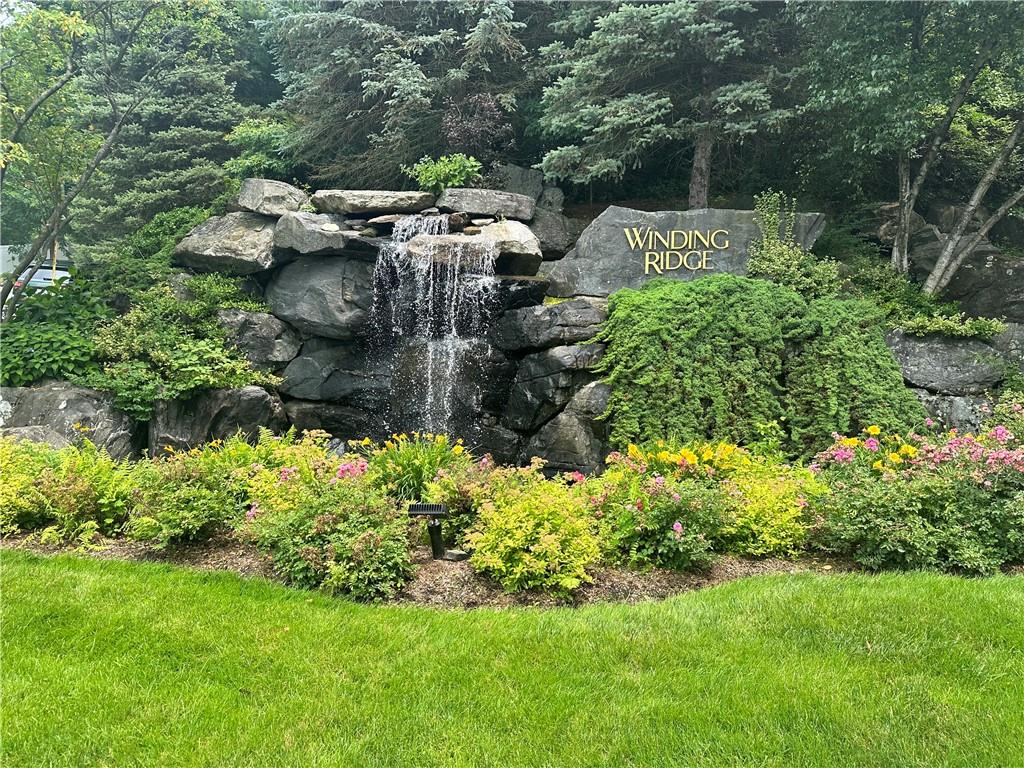 Winding Ridge Road, White Plains, New York - 3 Bedrooms  
4 Bathrooms  
9 Rooms - 