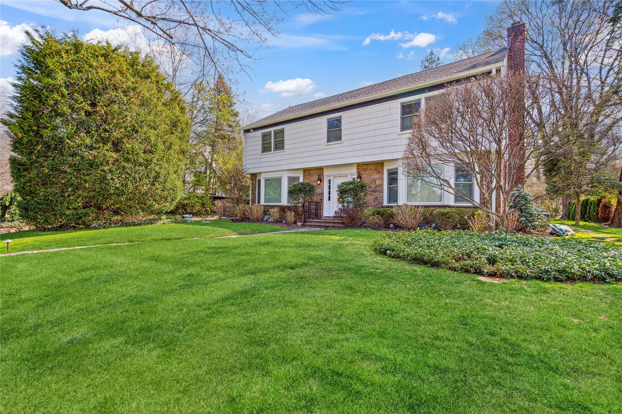 46 Wensley Drive, Great Neck, New York image 1