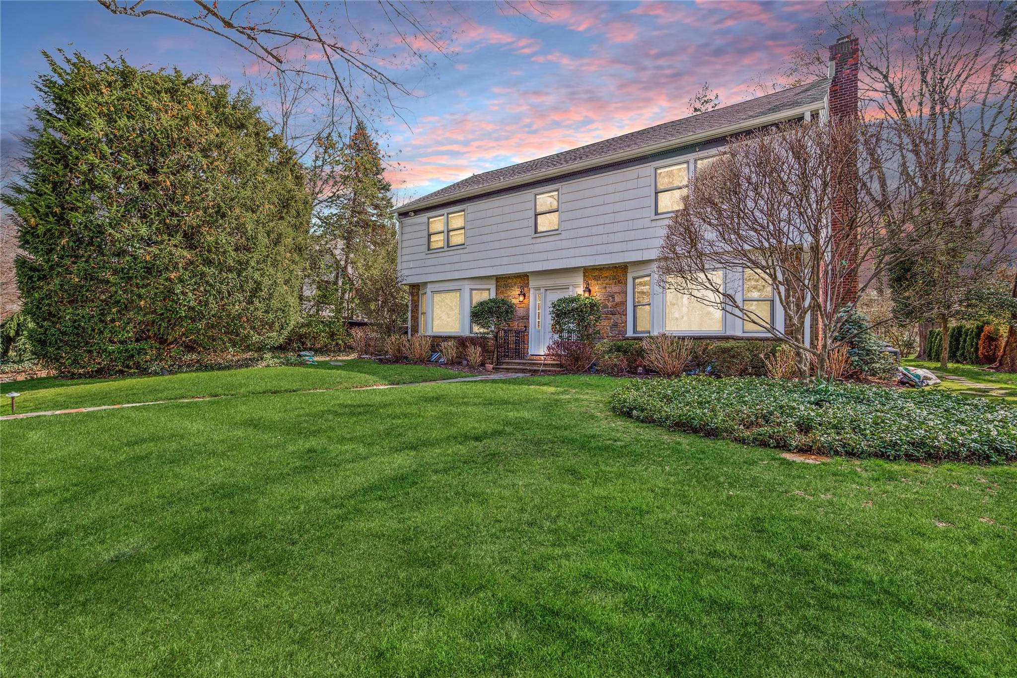 Great Neck, New York 11021, United States, 4 Bedrooms Bedrooms, ,4 BathroomsBathrooms,Residential,Active,110159