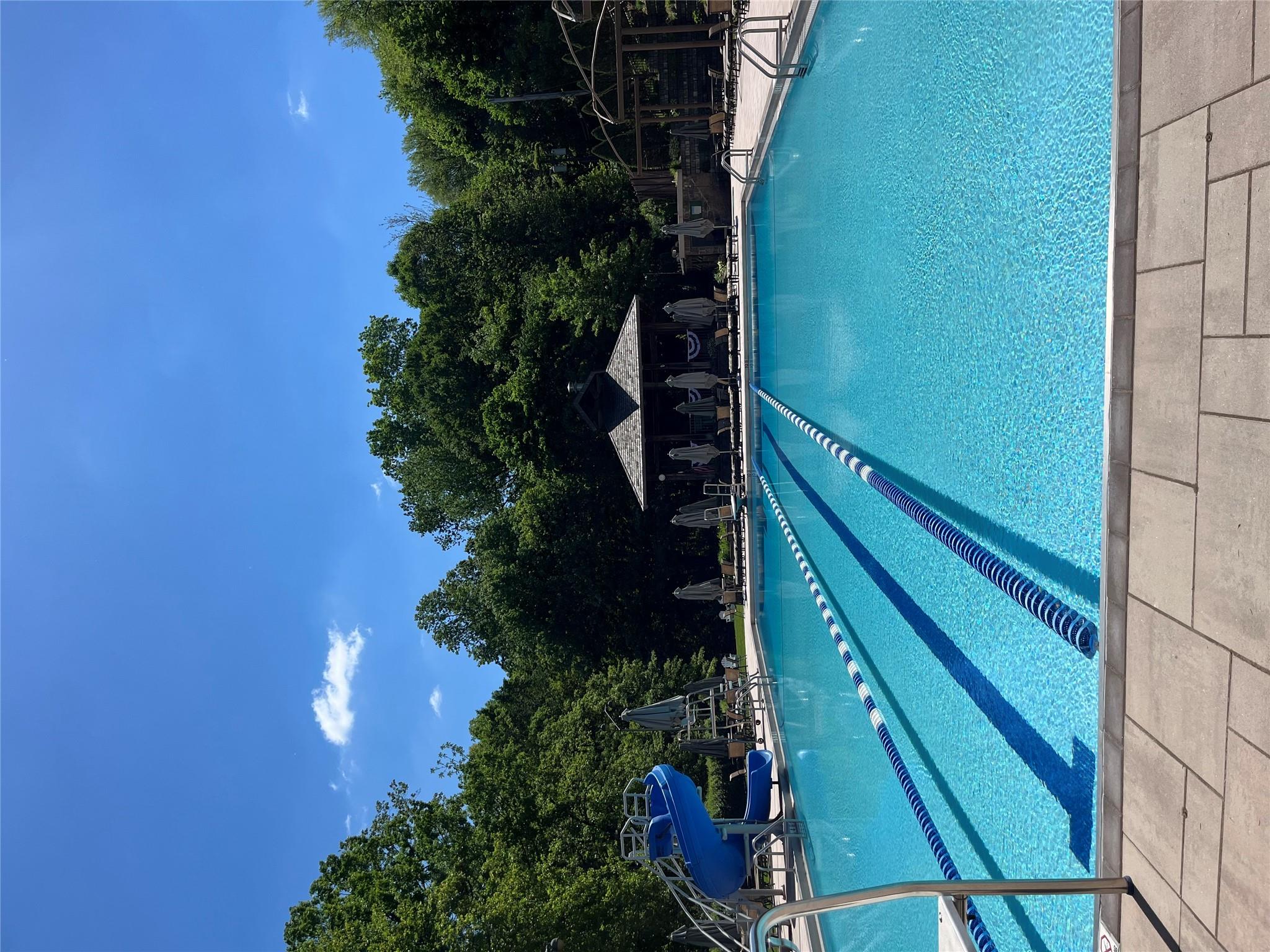 Great Neck, New York 11021, United States, 4 Bedrooms Bedrooms, ,4 BathroomsBathrooms,Residential,Active,110159