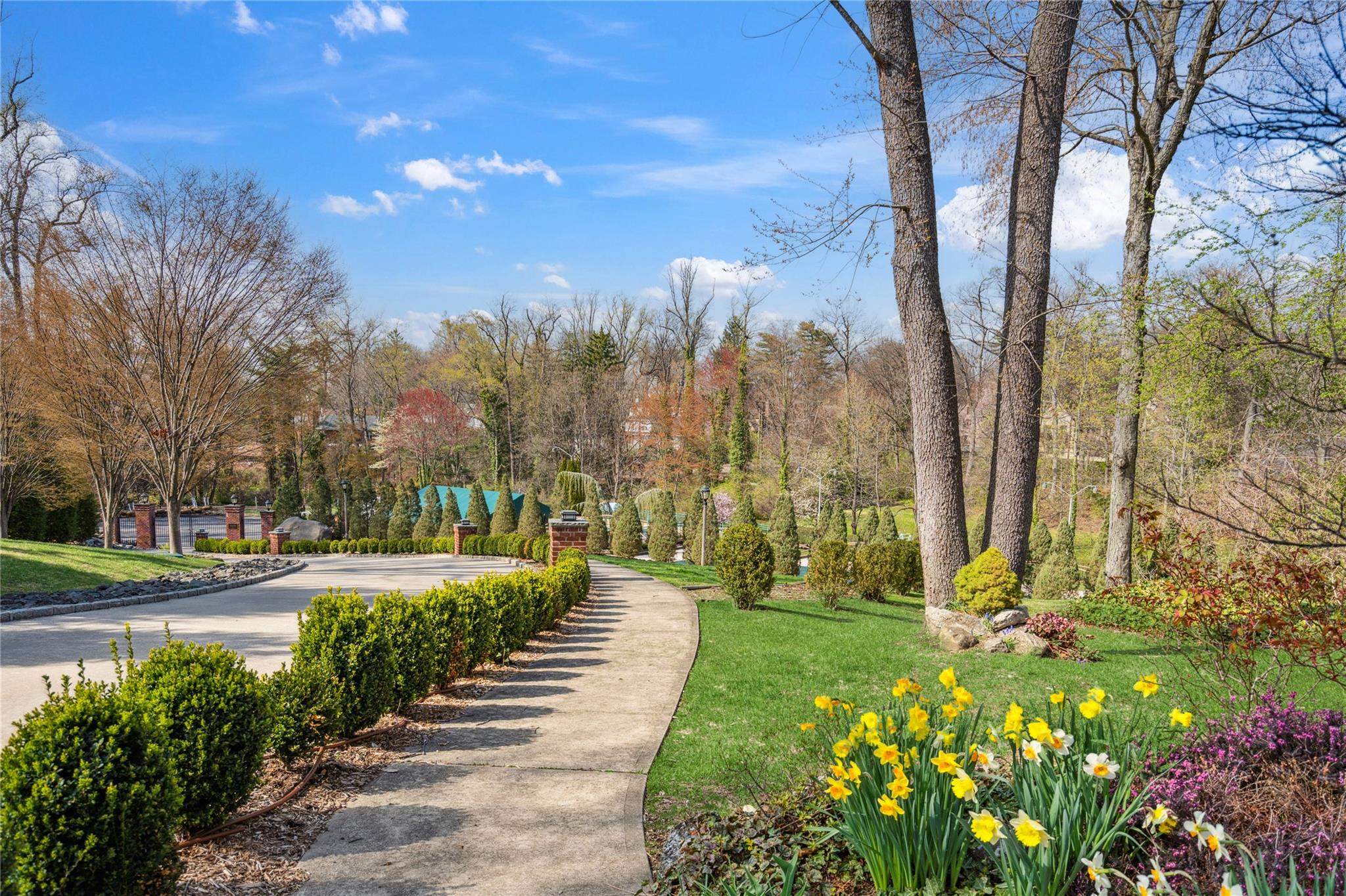 46 Wensley Drive, Great Neck, New York image 39