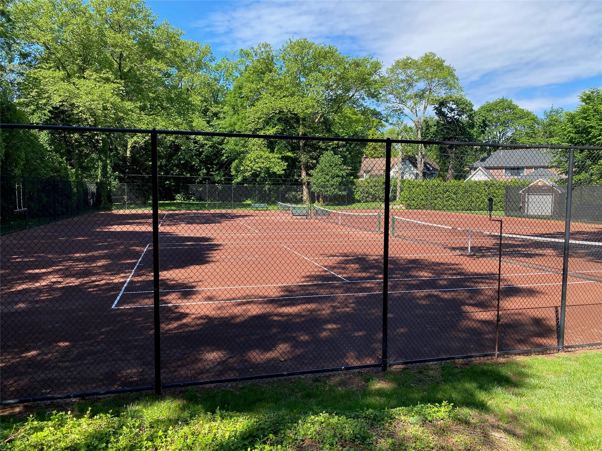 Great Neck, New York 11021, United States, 4 Bedrooms Bedrooms, ,4 BathroomsBathrooms,Residential,Active,110159