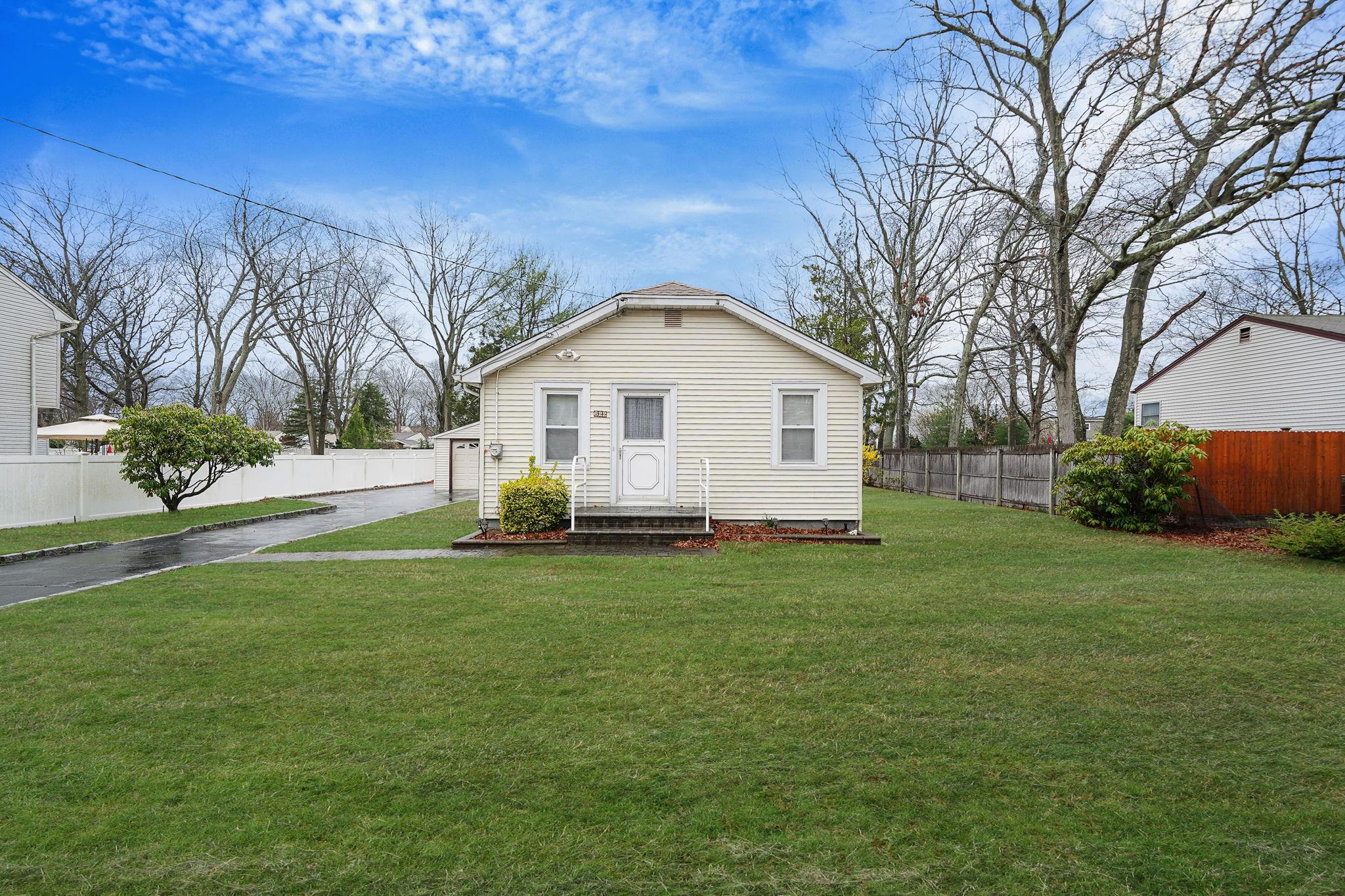 622 Sandra Avenue Ave, West Islip, New York image 5