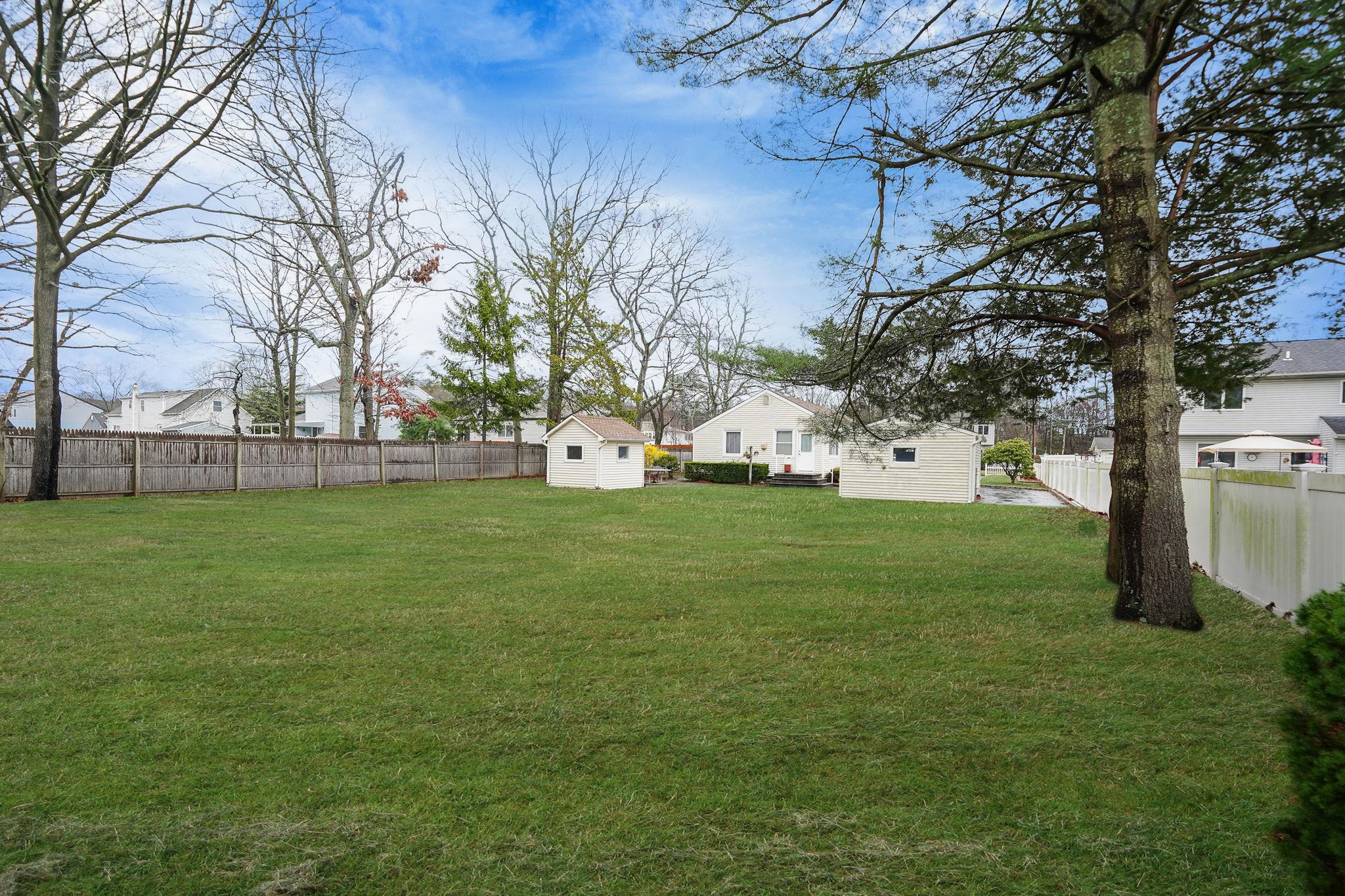 622 Sandra Avenue Ave, West Islip, New York image 3