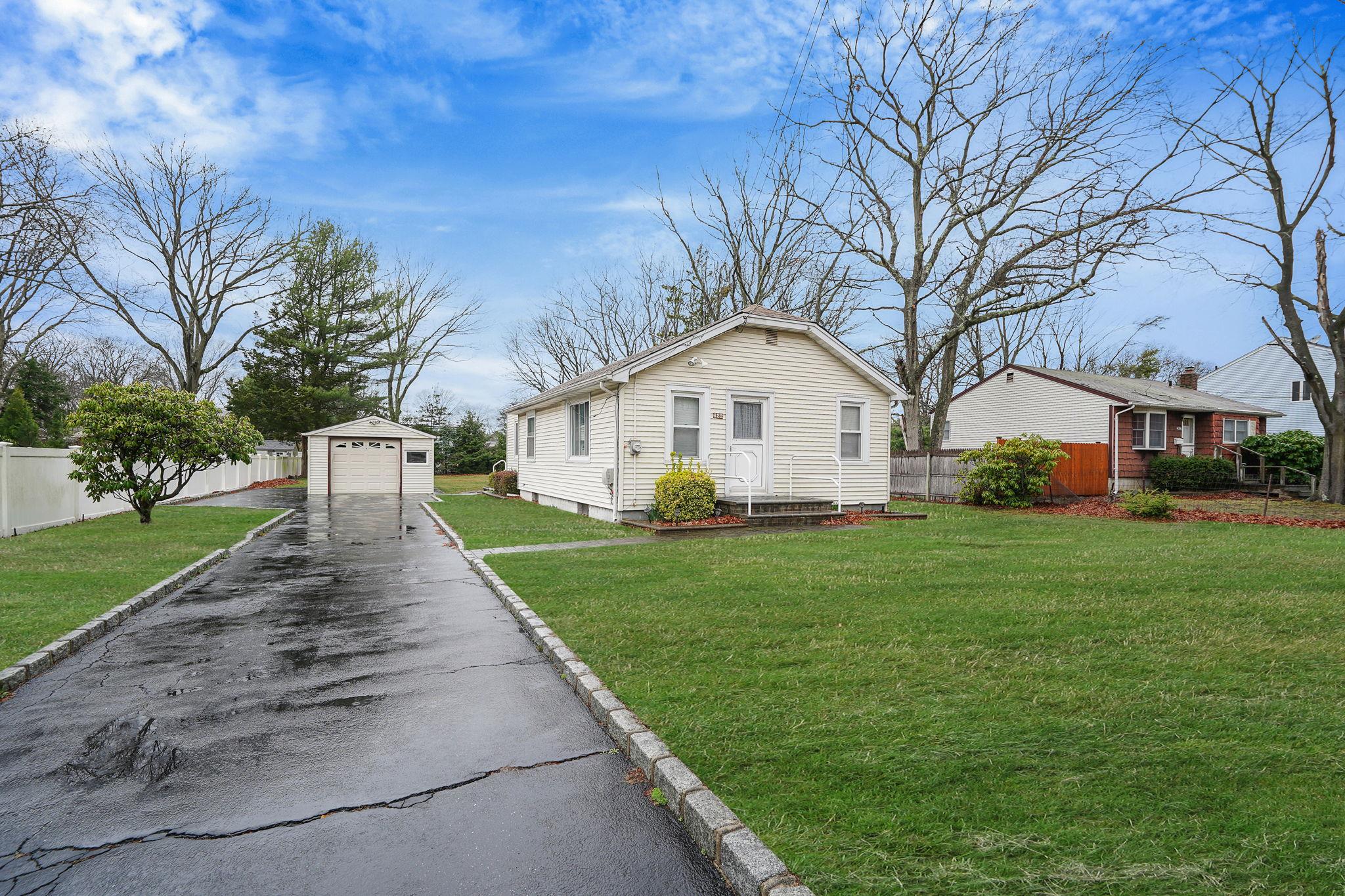 622 Sandra Avenue Ave, West Islip, New York image 4