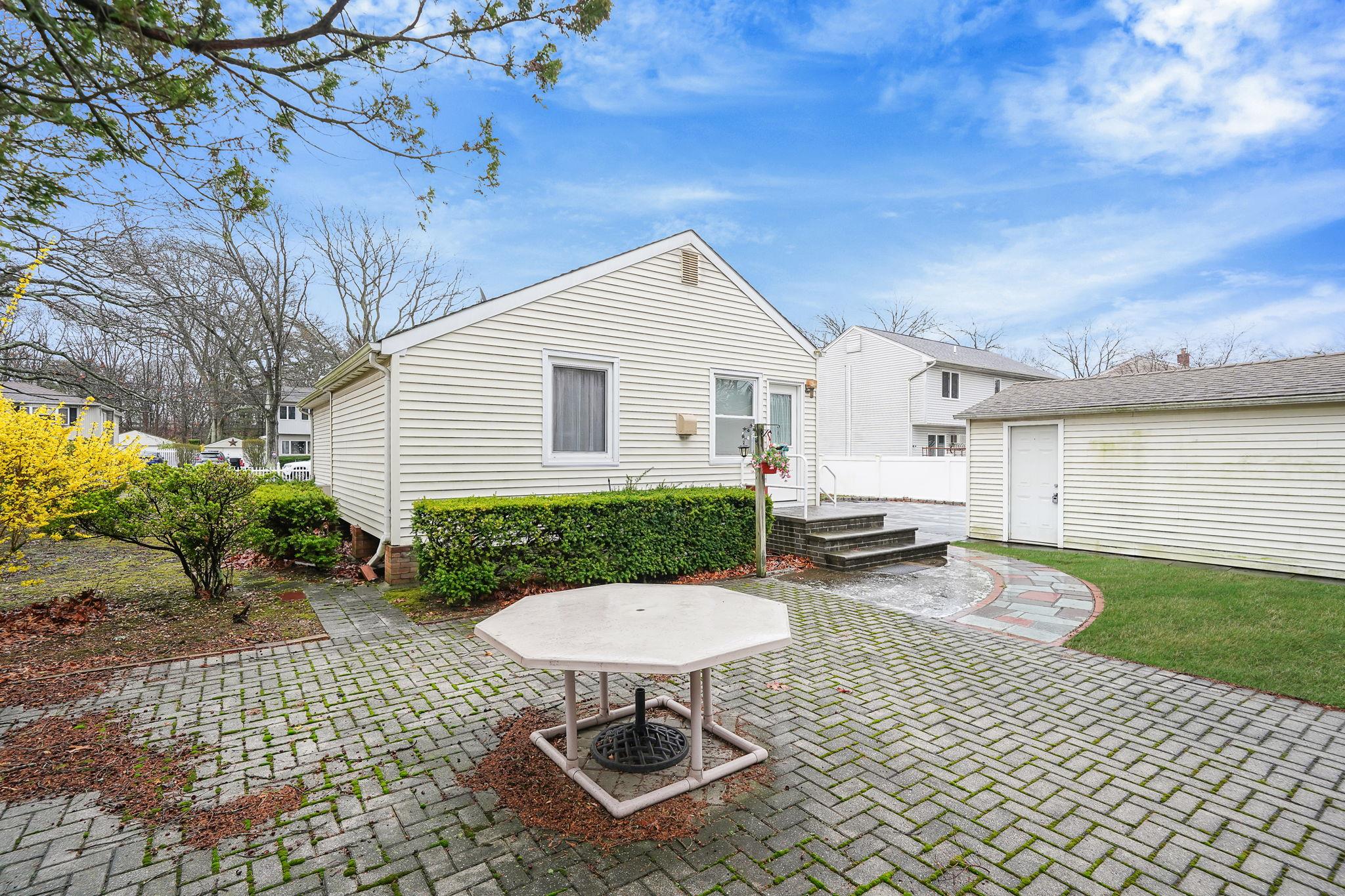 622 Sandra Avenue Ave, West Islip, New York image 24
