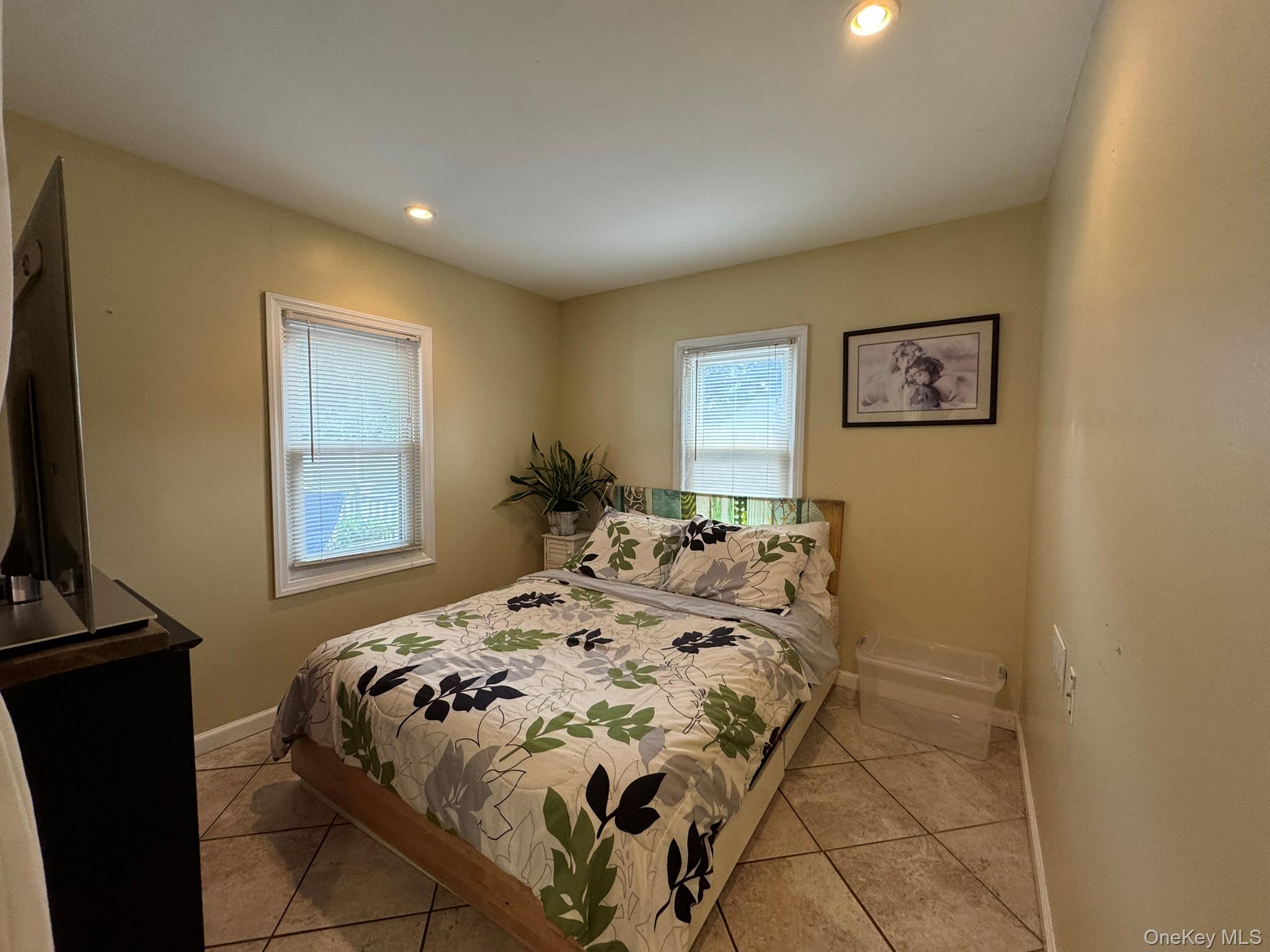 5457 Expressway Drive N