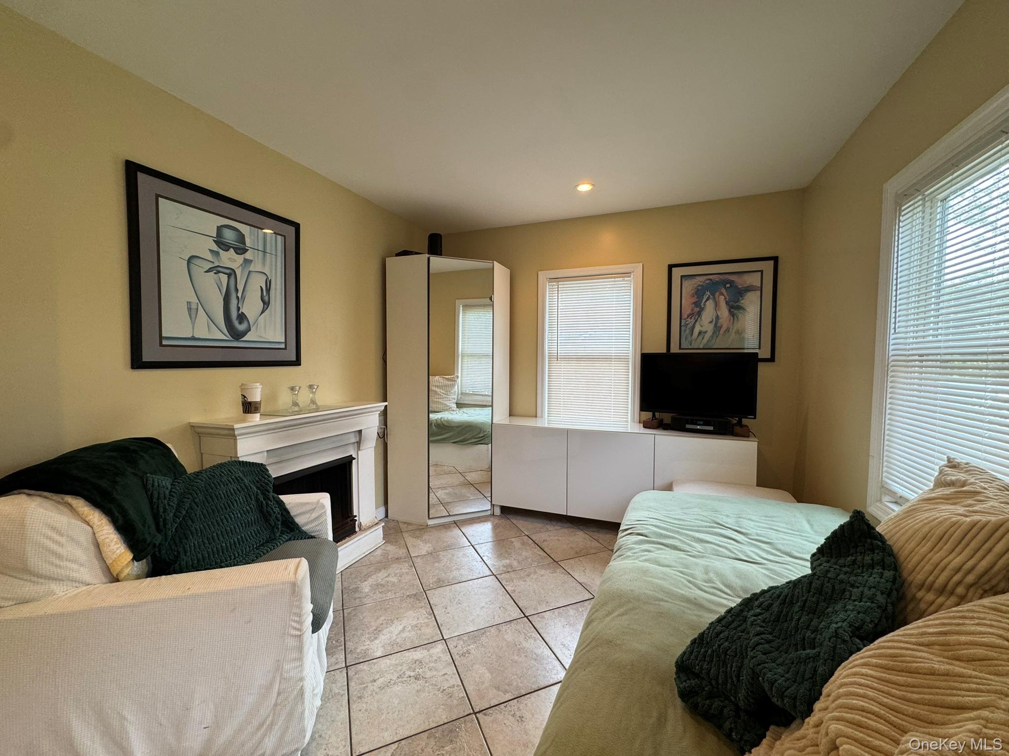 5457 Expressway Drive N