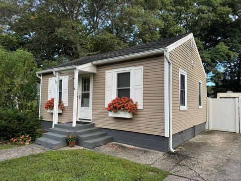 Photo of 5457 Expressway Drive N, Holtsville, NY 11742 (MLS # 931559)