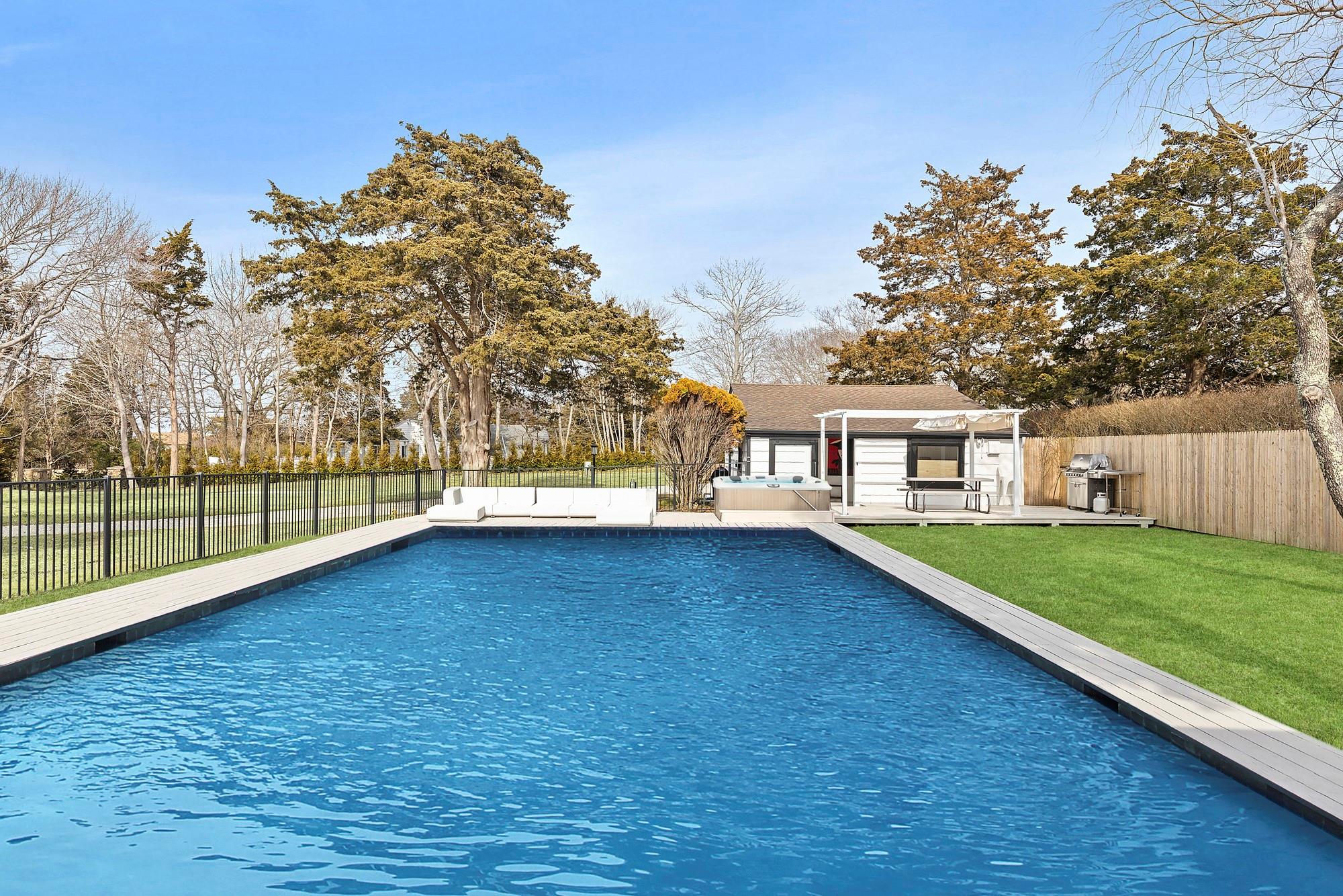 11 Tiana Circle, Hampton Bays, New York image 28