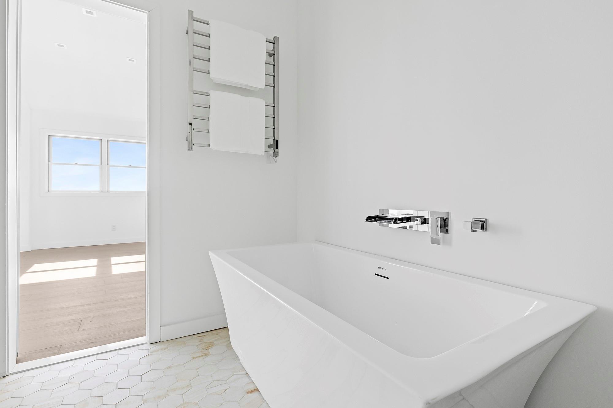 11 Tiana Circle, Hampton Bays, New York image 21