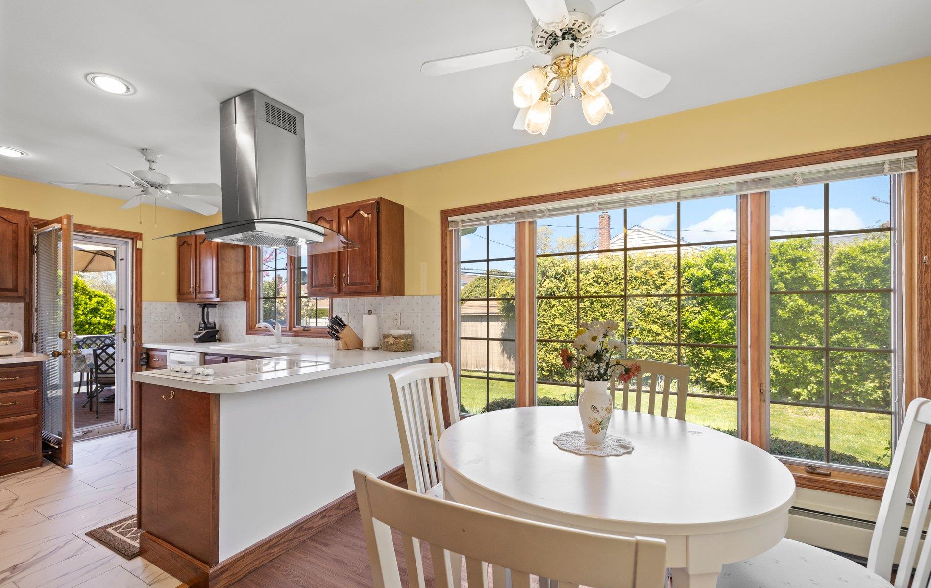 21 Felice Lane, Plainview, New York image 11