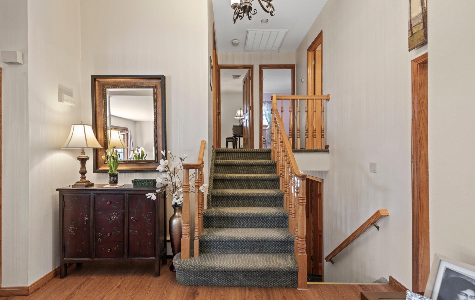 21 Felice Lane, Plainview, New York image 4