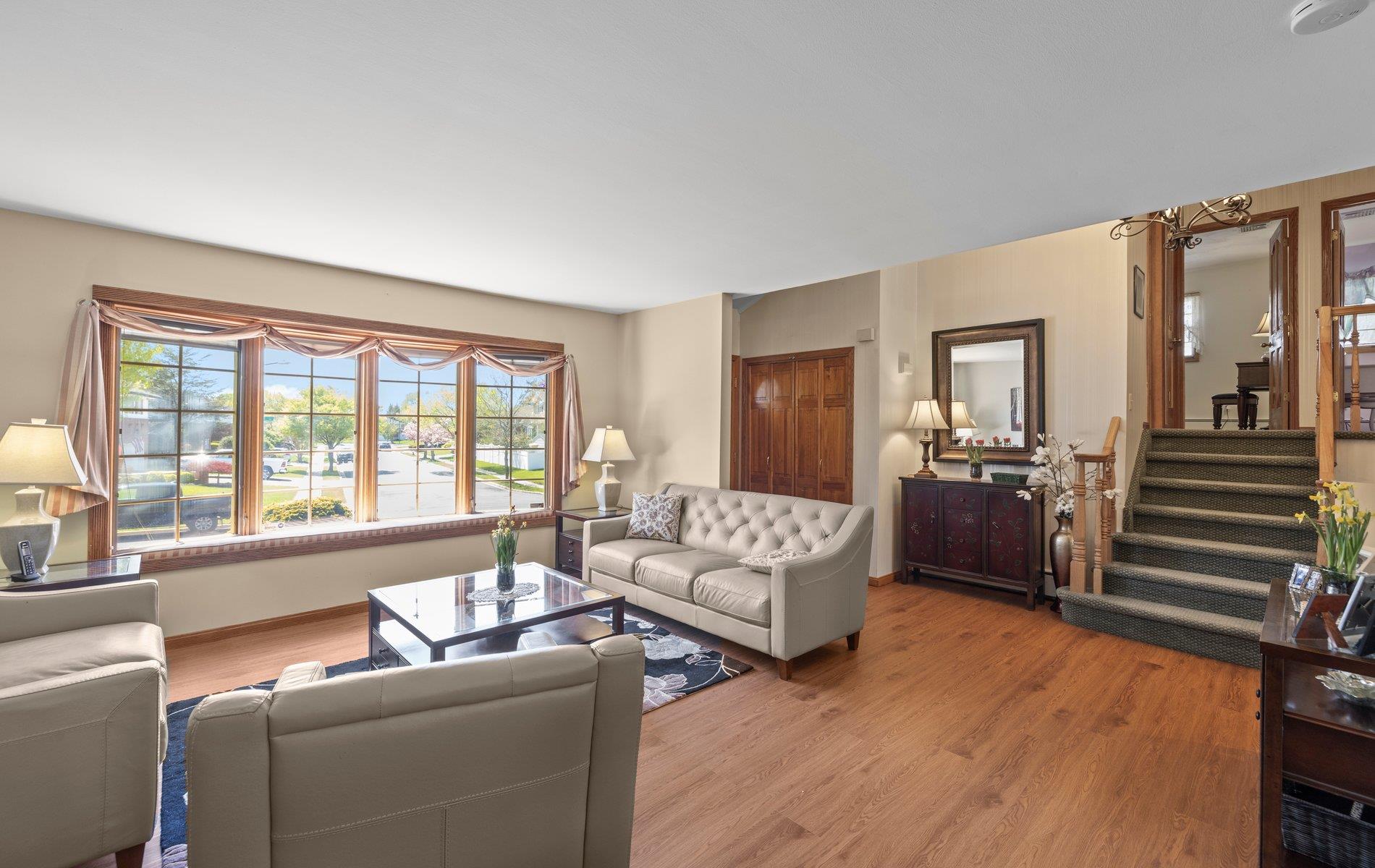 21 Felice Lane, Plainview, New York image 5