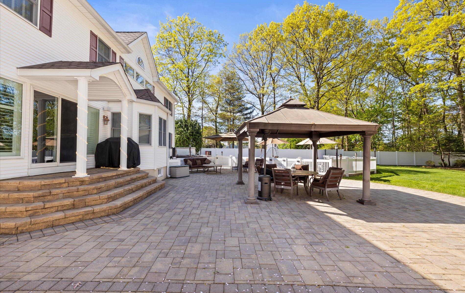 144 Kings Park Road, Commack, New York image 31